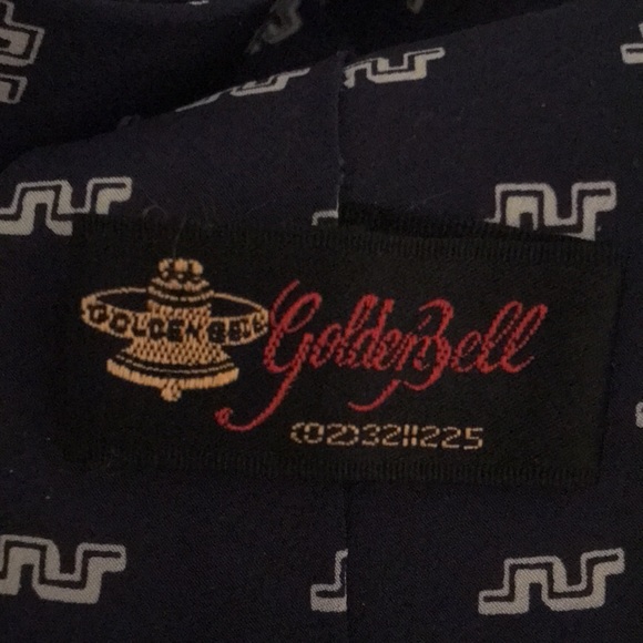 💚2/$15 Vintage Navy tie with white line details - Picture 2 of 3